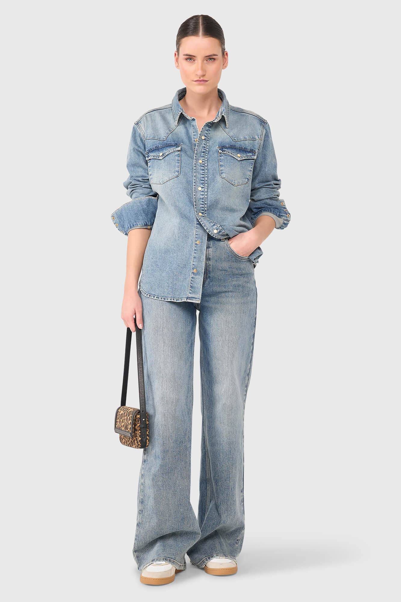 Levi Blauw 328 - alternatieve afbeelding